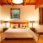 Pocinhobay Bed & Breakfast
