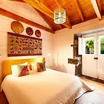 Pocinhobay Bed & Breakfast