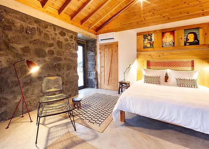 Pocinhobay Couette-café Madalena (Azores)